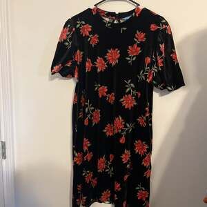 Draper James RSVP Black Velvet Floral Poinsettia Short Sleeve Mock Neck Dress L
